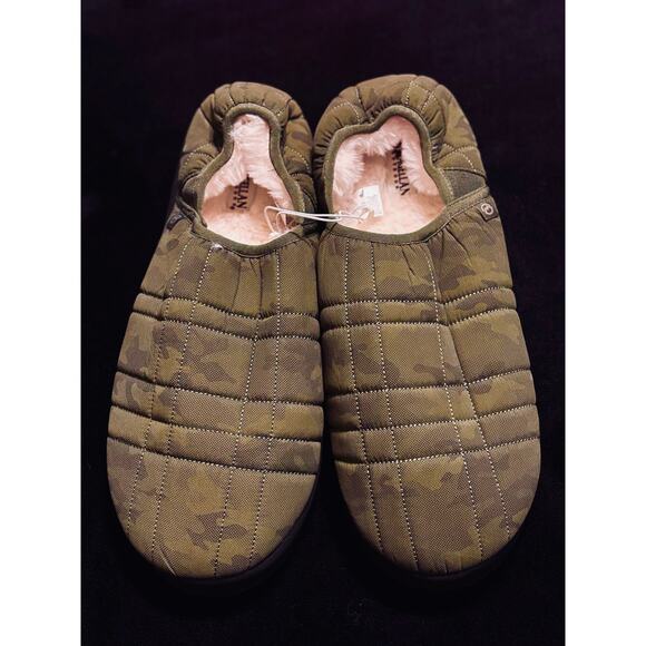 Magellan Outdoors Other - Magellan Outdoors Men’s Size 10 Green Camo Puffer Slippers NWOTs